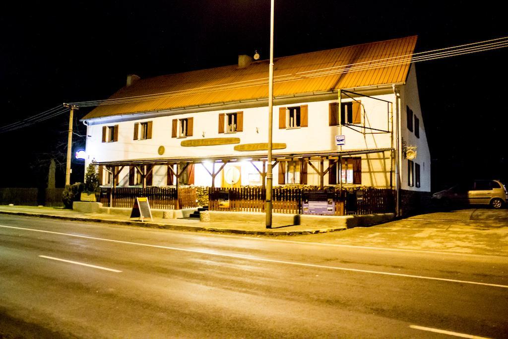 Pension U Přístavu Pomezi nad Ohri Exteriér fotografie